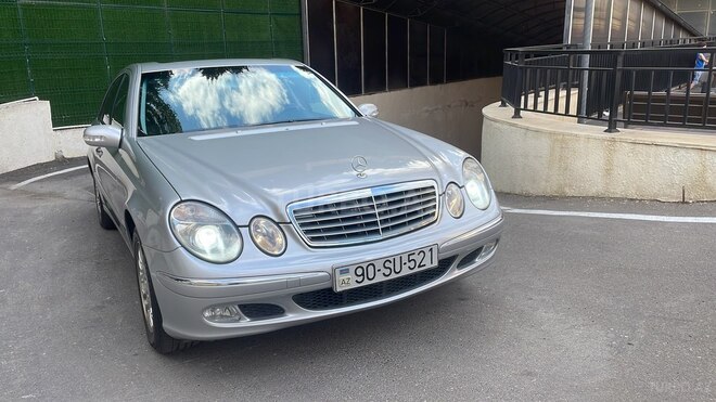 Mercedes E 240-13