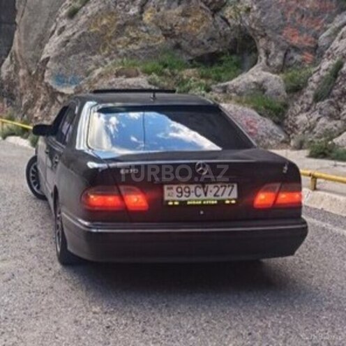 Mercedes E 270-7