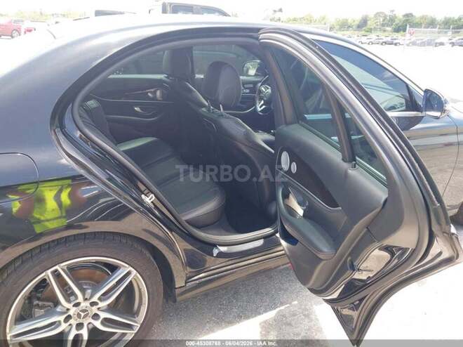 Mercedes E 300-9