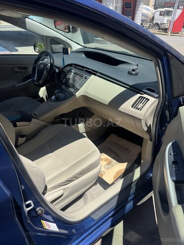 Toyota Prius-3