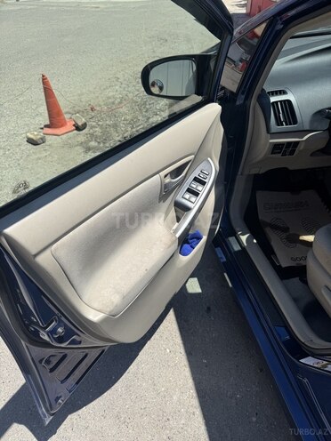 Toyota Prius-12