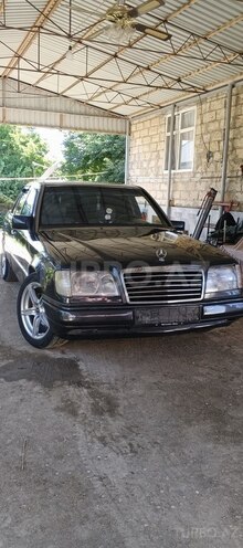 Mercedes 220 E-1