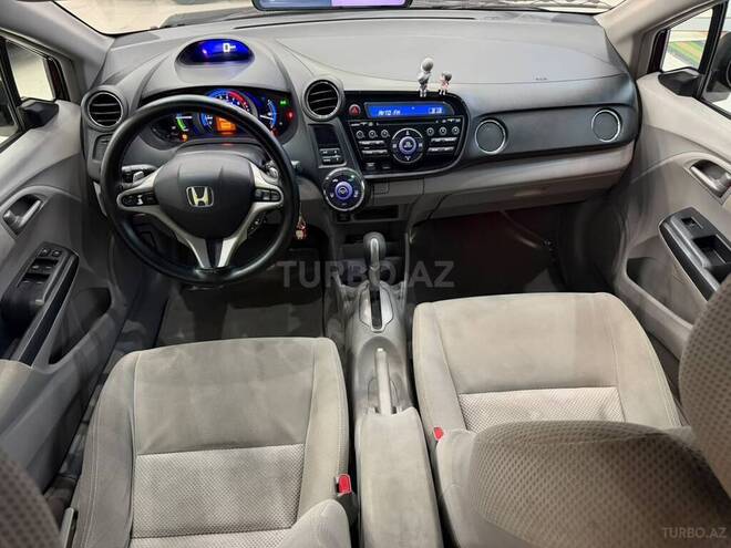 Honda Insight-3