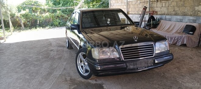 Mercedes 220 E-5