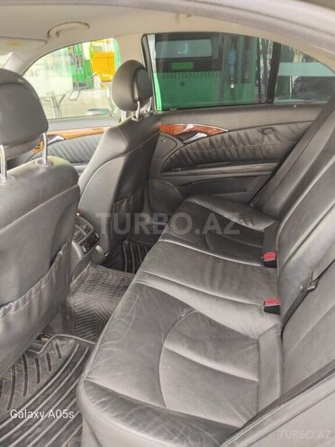 Mercedes E 240-4