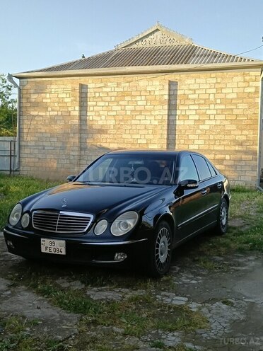 Mercedes E 240-1