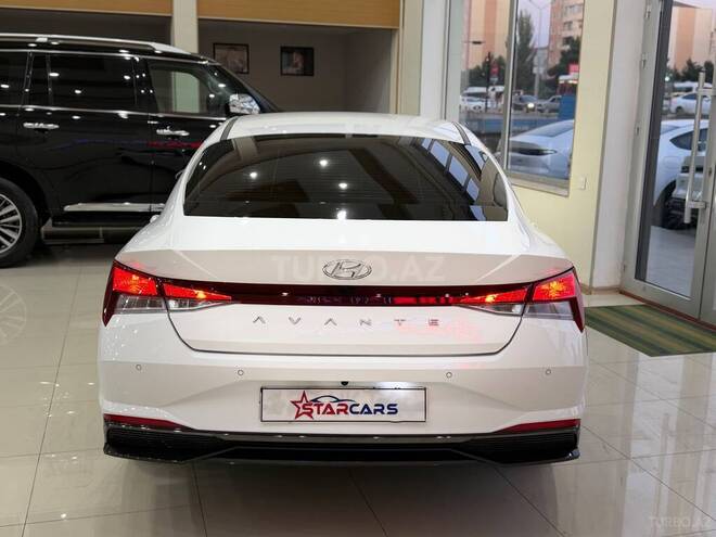 Hyundai Elantra-12