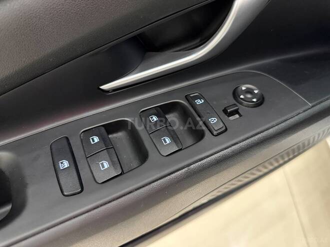 Hyundai Elantra-18
