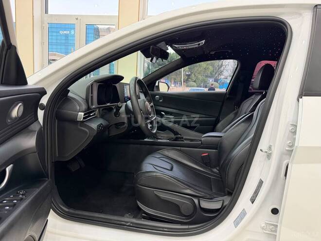 Hyundai Elantra-25