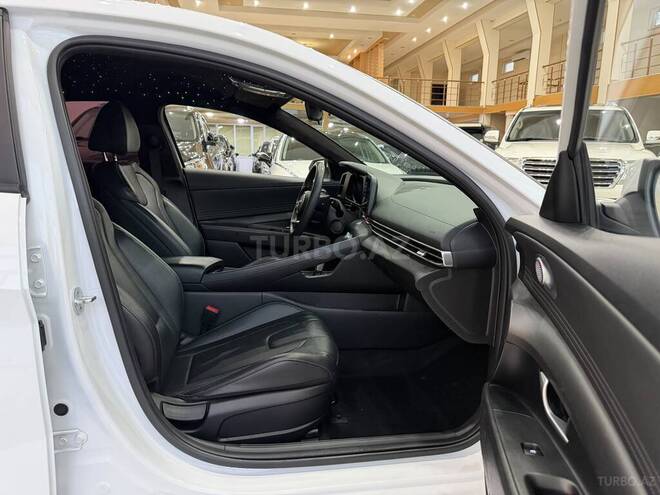 Hyundai Elantra-26