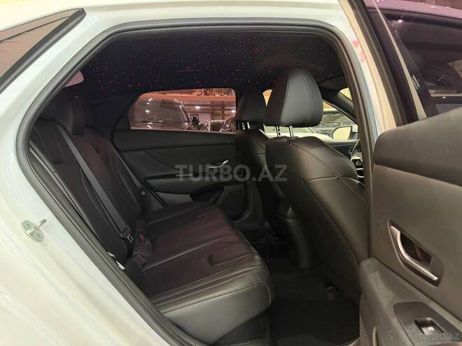 Hyundai Elantra-16