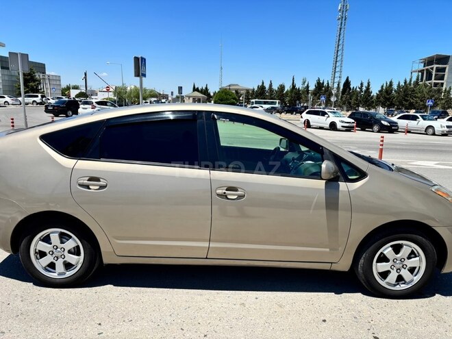 Toyota Prius-5