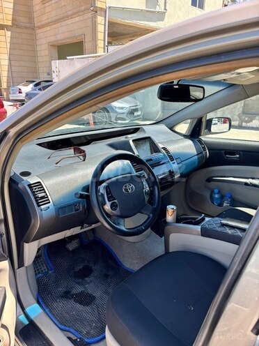 Toyota Prius-8