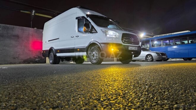 Ford Transit-4