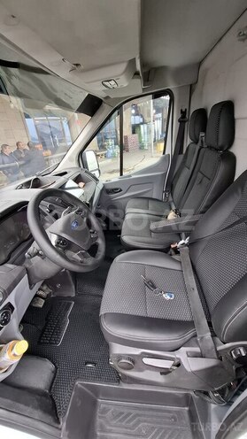 Ford Transit-5
