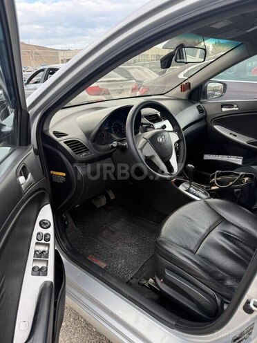 Hyundai Accent-3