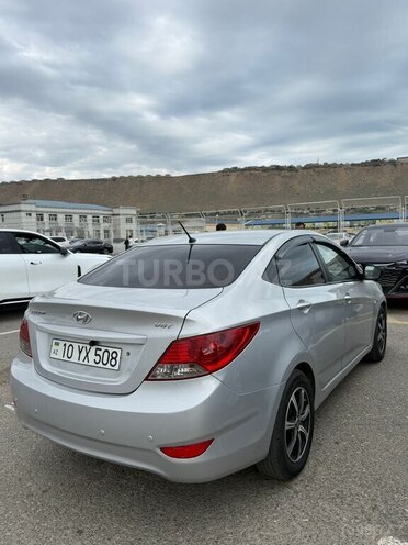 Hyundai Accent-2