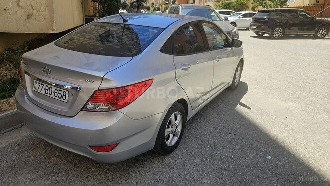 Hyundai Accent-16