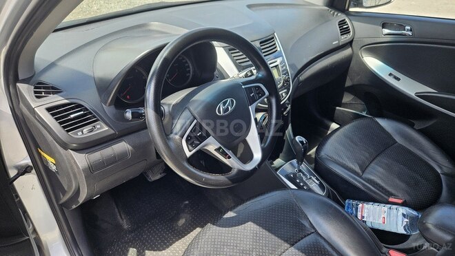 Hyundai Accent-10