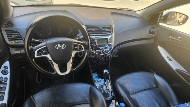 Hyundai Accent-13