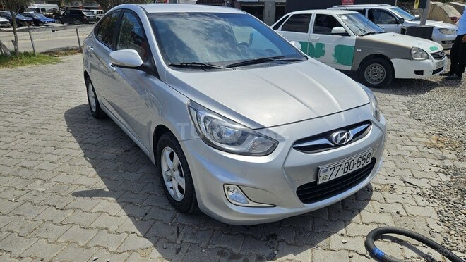 Hyundai Accent-6