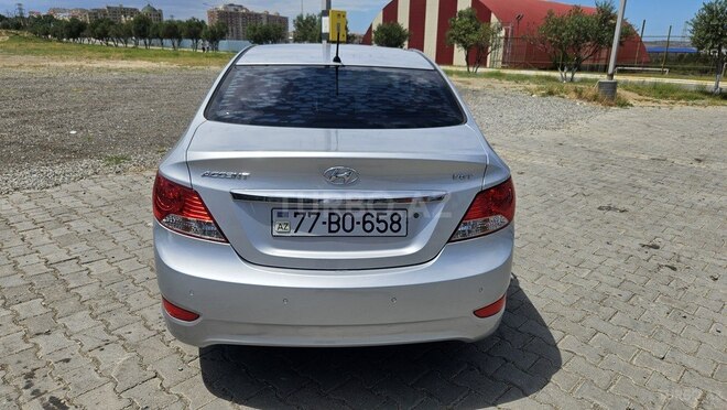 Hyundai Accent-4