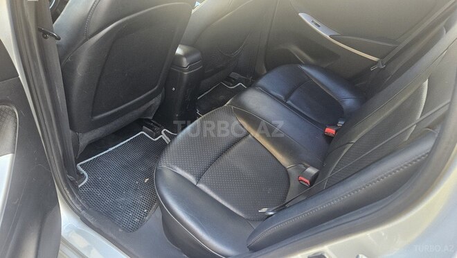 Hyundai Accent-12