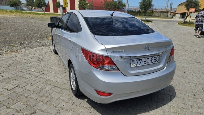 Hyundai Accent-3