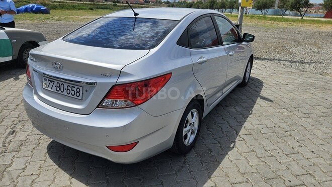 Hyundai Accent-5