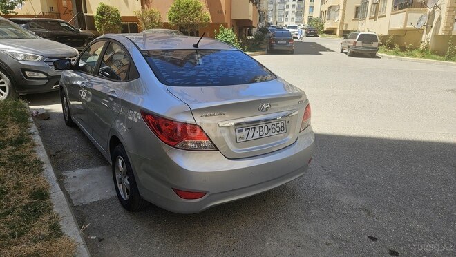 Hyundai Accent-14