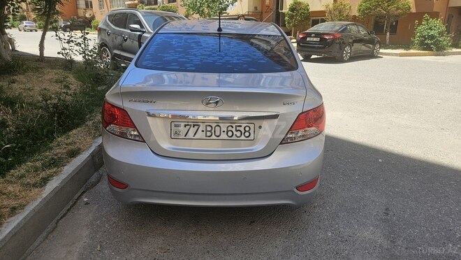 Hyundai Accent-15