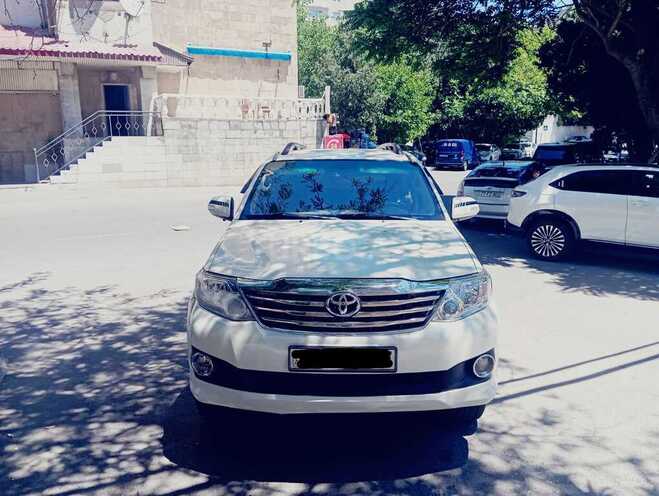 Toyota Fortuner-10