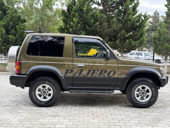 Mitsubishi Pajero-4