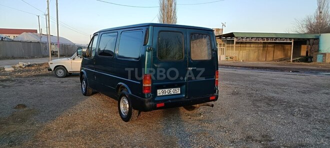 Ford Transit-13