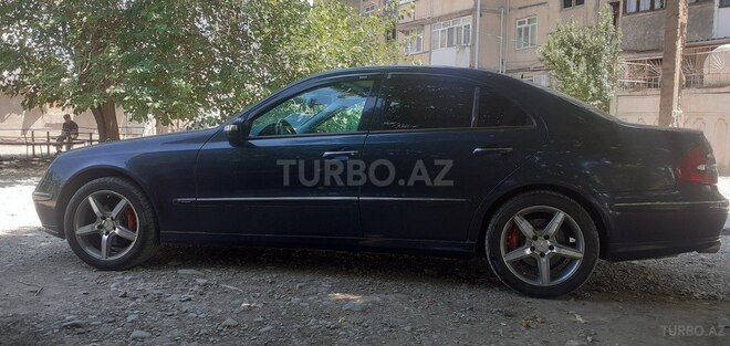 Mercedes E 270-3