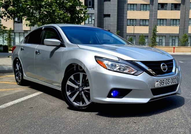 Nissan Altima-4