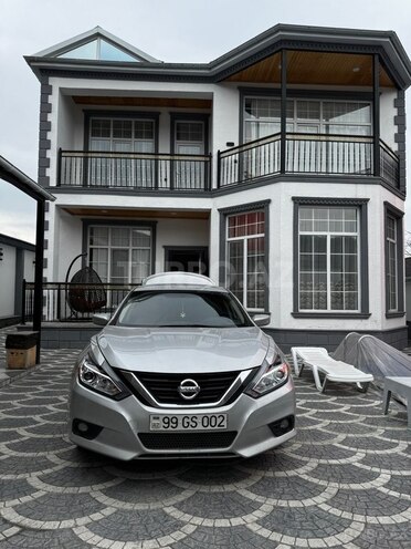 Nissan Altima-3