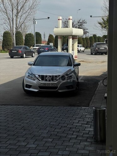 Nissan Altima-2