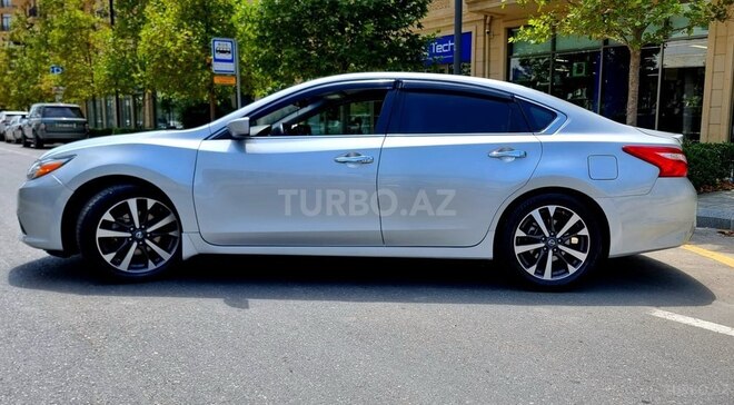 Nissan Altima-8