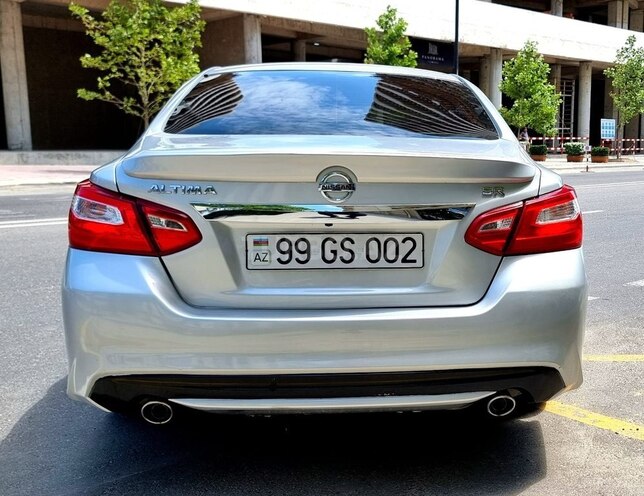 Nissan Altima-12