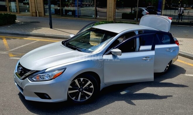 Nissan Altima-18