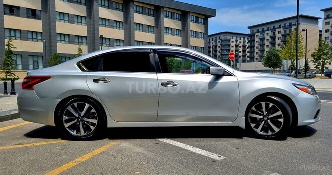 Nissan Altima-10