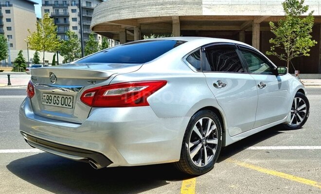 Nissan Altima-5