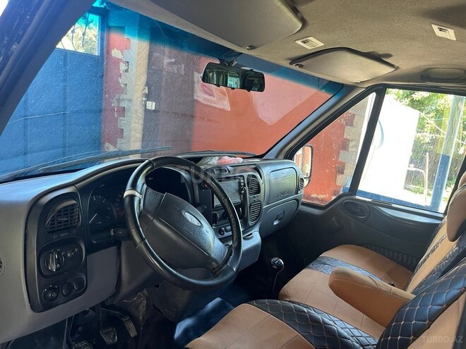 Ford Transit-5