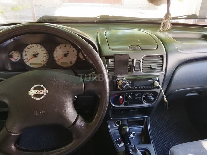 Nissan Sunny-4