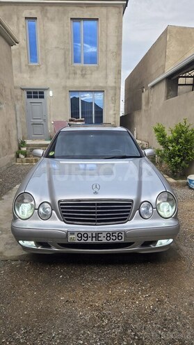 Mercedes E 220-1