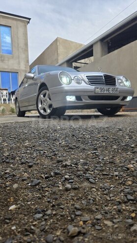 Mercedes E 220-2