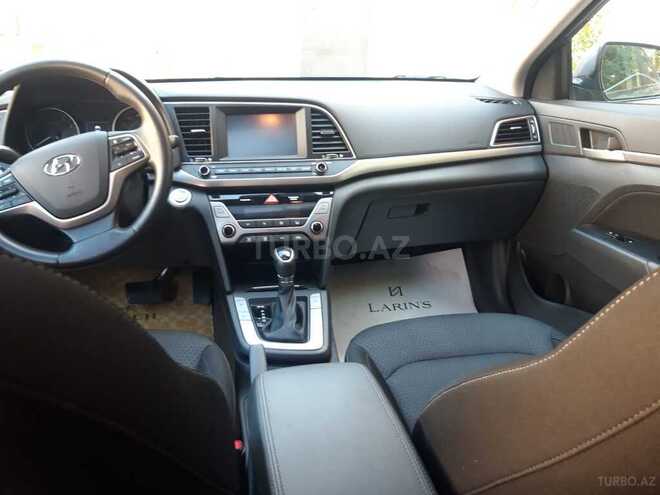 Hyundai Elantra-3