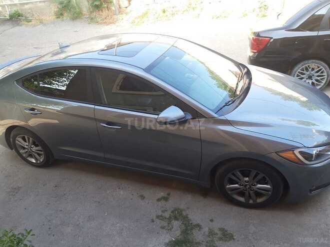 Hyundai Elantra-6