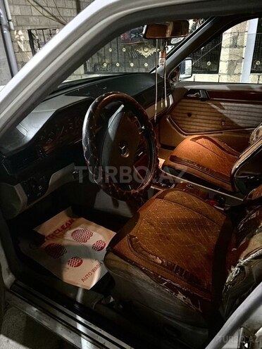 Mercedes E 200-5